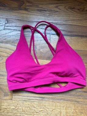 Lululemon Women’s sports bra in Bright Magenta